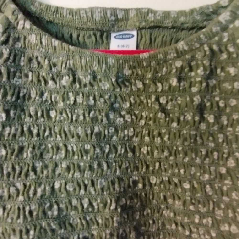 💚 2/$10 Old Navy Green Floral Smocked Long Sleeve Pullover Top Shirt Size 6-7